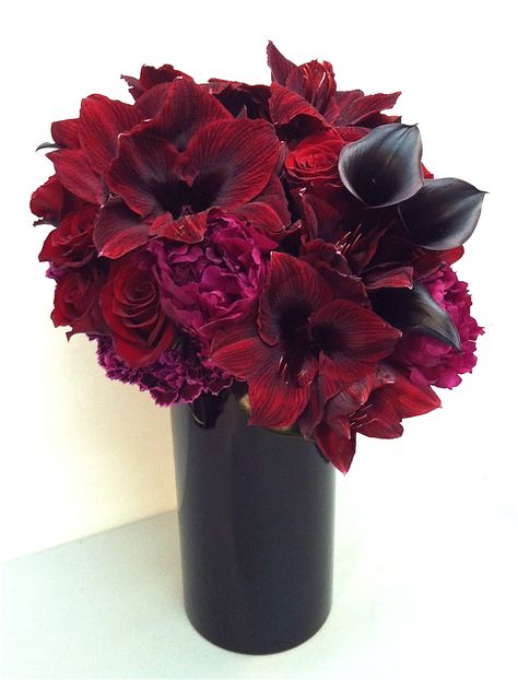 Flowers for Rossy de Palma by Oscar Mora Red And Black Flower Arrangements, Black Flower Arrangements, Nyc Florist, Holiday Arrangement, Cartier Panthere, Floral Inspiration, Burgundy Wine, Black Flowers, Flower Decor