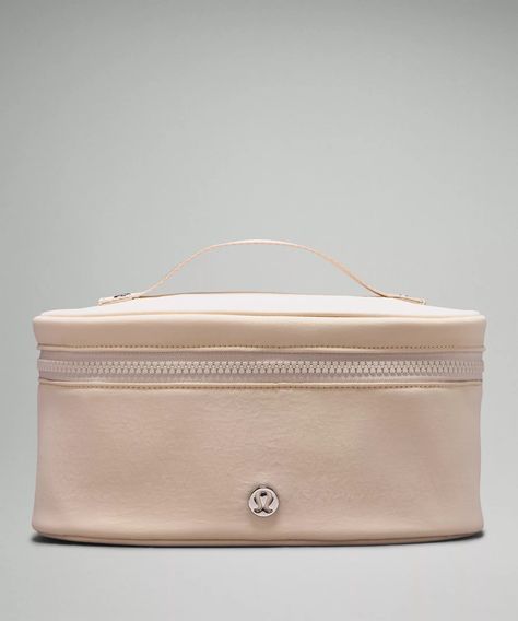 Discover great products at the best prices at Dealmoon. Lululemon Oval Top-Access Kit 3.5L | Women's Bags,Purses,Wallets | lululemon. Price:$48.00 at lululemon Everyday Backpack, Multipurpose Bag, Nyc Shopping, Water Repellent Fabric, Beauty Bag, Bags Purses, Personal Shopping, Women's Bags, Christmas List