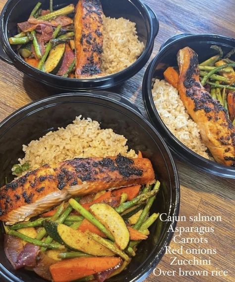 Simple Pescatarian Meal Prep, Fish Prep Meals, Clean Eating Food Prep, Healthy Eating Pescatarian, Asparagus And Carrots Recipes, Healthy Pescatarian Dinner Recipes, Fruit And Veggie Meal Prep, Pescetarian Meal Prep, Healthy Salmon Lunch Ideas