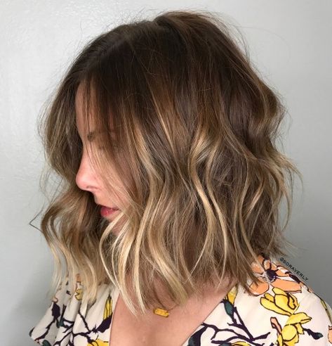 Medium Shag With Blonde Balayage Balayage Hair Bob, Baby Lights, Subtle Balayage, Blond Balayage, Balayage Blonde, Ombré Hair, Brown Balayage, Balayage Hair Blonde, Short Hair Balayage