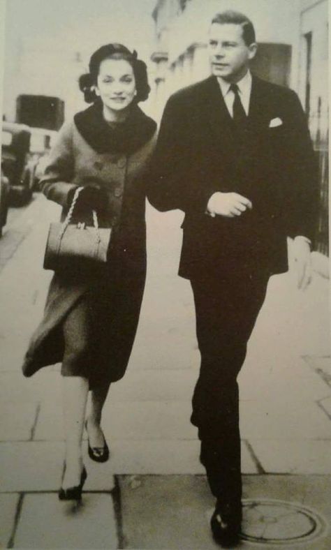 Lee Bouvier Canfield and Michael Canfield Lee Radizwell, Lee Bouvier, Caroline Lee, Jacqueline Bouvier, Harper Row, Edward Viii, Lee Radziwill, King Edward, Manor Houses