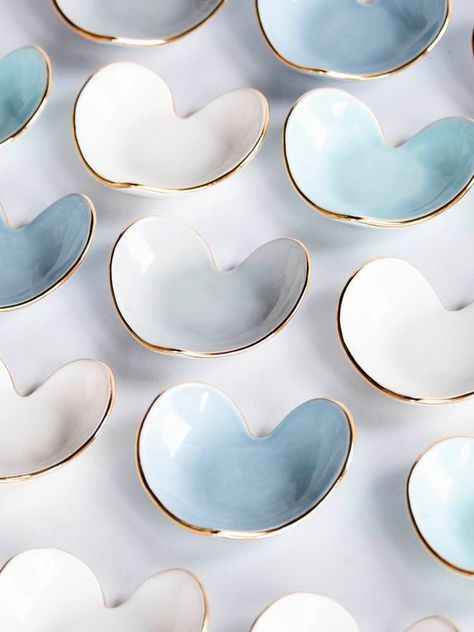 These handmade heart ring dishes make the perfect little happy for any and all occasions Beach Themed Crafts, Ceramic Ring Dish, Country Manor, Heart Flowers, Kitchen Pendant, Pattern Bowl, Ring Dishes, Porcelain Earrings, Lemon Patterns