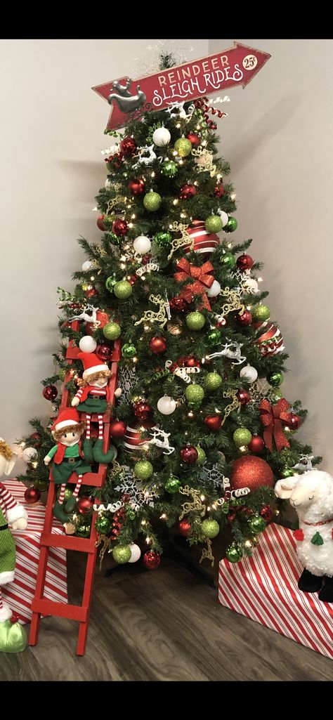 Christmas Tree Ideas Red Green White, Red Green Christmas Tree Ideas, Themed Christmas Tree Ideas Simple, Green Red And White Christmas Tree, 4ft Christmas Tree Ideas, Red Green And White Christmas Tree, Christmas Tree Green And Red, Red Green Christmas Tree, 4ft Christmas Tree