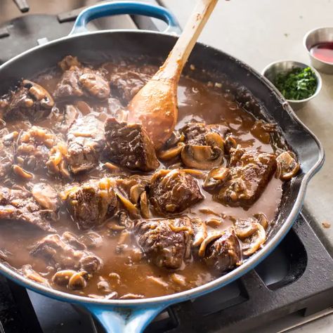 Cast Iron Steak Tips with Mushroom-Onion Gravy | America's Test Kitchen Healthy Gravy, Cast Iron Steak, Fried Steak Recipes, Easy Mac And Cheese, Steak Tips, America's Test Kitchen Recipes, Onion Gravy, Cast Iron Recipes, Mushroom And Onions