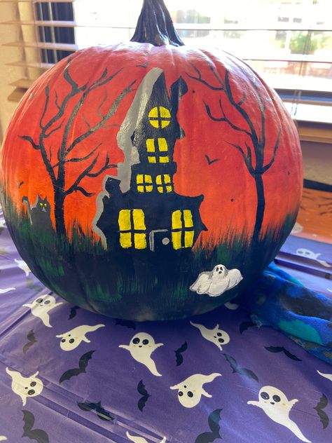 Haunted house Haunted House Painted Pumpkins, Haunted House Pumpkin, Decorated Pumpkins, Pumpkin Paint, Creative Pumpkin Painting, Creative Pumpkin Decorating, No Carve Pumpkin Decorating, Pumpkin Contest, Leaves Falling