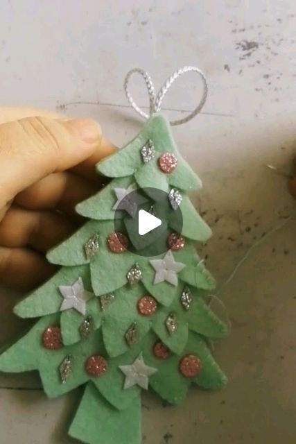 Crismas Tree, Felt Scraps, Christmas Fair Ideas, Diy Felt Christmas Ornaments, Diy Felt Christmas Tree, Felt Ornaments Patterns, Felt Crafts Christmas, Felt Necklace, Fabric Christmas Trees