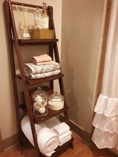 Ladder Shelves Bathroom, Bathroom Ladder Decor, Ladder Bathroom, Bathroom Ladder Shelf, Restroom Ideas, Leaning Ladder Shelf, Bathroom Ladder, Wall Ladder, Ladder Rack