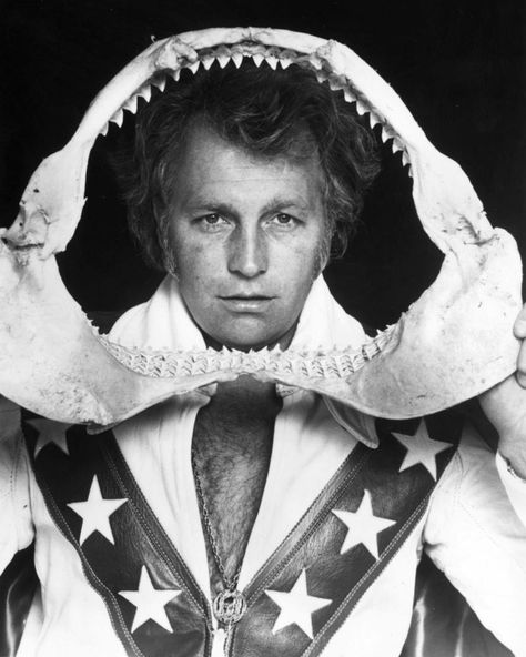 Evel Knievel's Last Jump: What Made Him ... Robbie Knievel, Evil Kenevil, Evil Knievel, Apollo 11 Crew, Evel Knievel, American Legend, Shark Week, Channing Tatum, Sports Photos