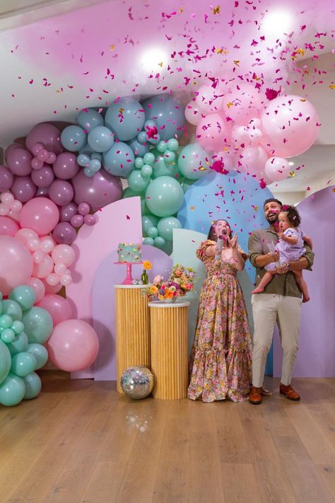 gender reveal ideas for party decoration theme Indoor Gender Reveal, Gender Reveal Ideas For Party, Gender Reveal Party Ideas, Butterfly Confetti, Gender Reveal Party Favors, Party Confetti, Sweet Moments, Baby Shower Party Supplies, Confetti Party