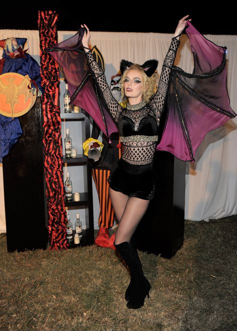 Lydia Hearst showed off her wingspan in a moody bat costume in 2011. Diy Bat Costume, Black Dress Halloween Costume, Bat Halloween Costume, Halloween Costumes Pictures, Lydia Hearst, Best Celebrity Halloween Costumes, Celebrity Costumes, Celebrity Halloween, Bat Costume