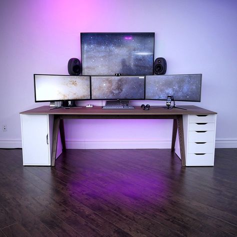 Credits: UnboxTherapy Setup SICKKK Diy Computer Desk, Gaming Desk Setup, Desk Diy, Computer Desk Setup, Pc Gaming Setup, Desktop Setup, Desk Inspo, Urban Interiors, Pc Desk