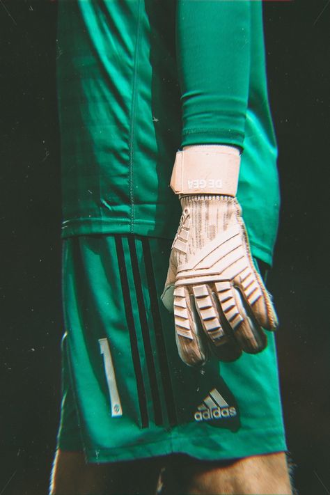 DDG Goal Keeper Aesthetic, Soccer Goalie Aesthetic, Goalkeeper Aesthetic, Baltimore Accent, Soccer Post, Keeper Gloves, Soccer Gloves, Football Poses, British Football