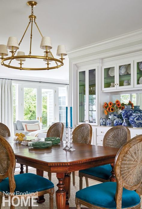 Traditional & Collected Coastal Style: Get the Look Mood Board - The Inspired Room Soothing Paint Colors, Patterned Lampshades, Built In Dresser, New England Home, Antique Dining Tables, New England Homes, Home Magazine, Green Interiors, Vintage Chairs