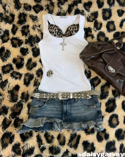 Fits For Autumn, Spring Outfits With Jackets, 2000s Trashy Outfits, Leopard Print Style, Y2k Bling Outfits, Long Sleeve Outfits Aesthetic, Tank Top Over Long Sleeve Outfit, Urban Style Outfits Women, Tank Top Over Long Sleeve