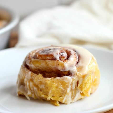 Enjoy brunch with these soft Sourdough Pumpkin Cinnamon Rolls made with pumpkin puree, warm fall spices, topped with cream cheese frosting. Sourdough Pumpkin Cinnamon Rolls, Pumpkin Sourdough, Fluffiest Cinnamon Rolls, Sourdough Pumpkin, Sourdough Rolls, Sourdough Cinnamon Rolls, Apple Cinnamon Rolls, Pumpkin Cinnamon Rolls, Dough Recipes