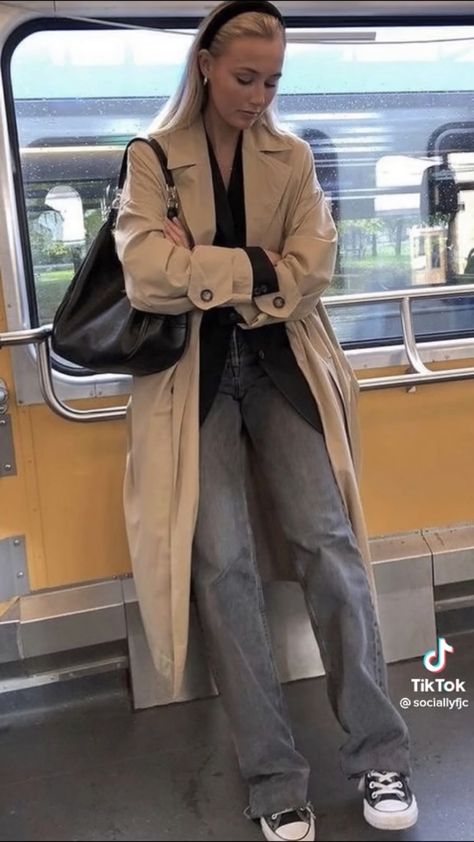 Trench Outfit, Raincoat Outfit, Long Rain Coat, Trench Coat Outfit, Uni Outfits, Autumn Fits, Long Trench, Stockholm Fashion, Winter Fits