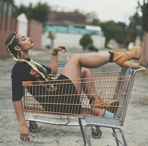 Trolley Photoshoot, Shopping Cart Photoshoot, Cart Photoshoot, Grad Picture Ideas, Walmart Photos, Roller Girl, Fun Photoshoot, Denim Ideas, Photoshoot Themes