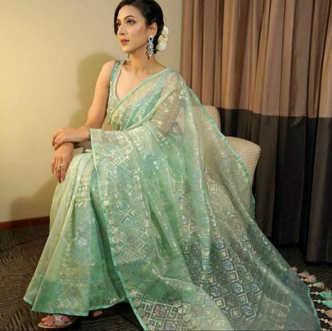 Pastel Green Saree, Kajol Saree, Engagement Saree, Saree Blouse Styles, Latest Bridal Lehenga, Colour Combinations Fashion, Kalki Fashion, Fancy Sarees Party Wear, Crepe Saree