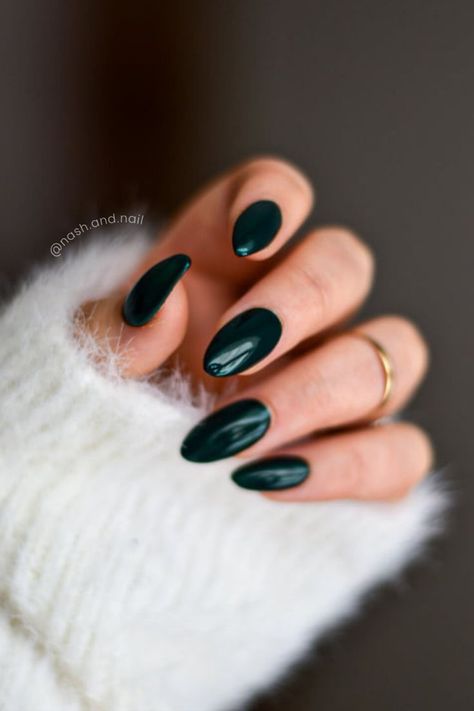 emerald green french tip nails, green nails ideas, winter nails, dark green nails, green nails acrylic, jade nails, emerald nails, green fall nails, green nail designs, winter nail ideas, dark fall nails, green french tip, dark green french tip nails, green french tip nails Trendy Green Nails, Nails Emerald, Emerald Nails, Dark Green Nails, Green Acrylic Nails, Winter Green, Green Nail Designs, Nagel Tips, Goth Nails