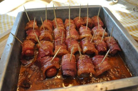 Wrapped Smokies, Smokies Recipe, Bacon Wrapped Smokies, Bacon Wrapped Hotdogs, Sauce Cocktail, Brown Sugar Bacon, Quick And Easy Appetizers, Easy Appetizer Recipes, Party Foods