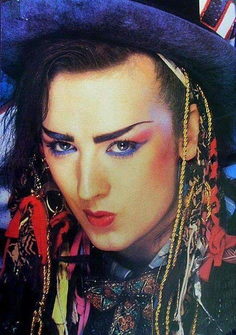 Boy George - george inspiration 1980s Makeup, New Wave Music, 80s Makeup, Boys Fashion Trends, Scott Wilson, 80s Look, 80s Pop, The Wedding Singer, Joe Cocker