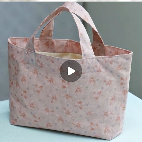 Diy Canvas Bags, How To Make Tote Bags, How To Sew A Tote Bag, Tote Bag Video, Diy Bag Patterns, Sewing Tote Bags, Sew A Tote Bag, Sew Tote Bag Pattern, Diy Bags Easy