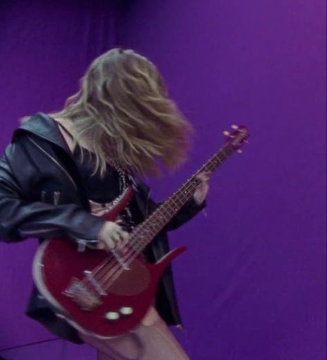 Guitarist Girl Aesthetic, Female Guitarist Aesthetic, Bassist Aesthetic, Female Rockstar Aesthetic, Strawberry Shortcake Character, Kristen Callihan, Gitar Vintage, Queen Vic, Rockstar Aesthetic