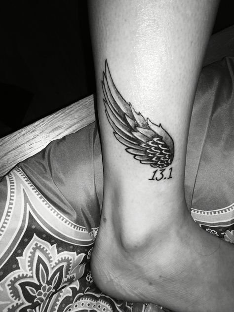 Half marathon tattoo. Running wing Half Marathon Tattoo, Tattoos Wings, Running Tattoos, Marathon Tattoo, Runner Tattoo, Wing Tattoos, Running Tattoo, Tattoo Tips, Best Wings