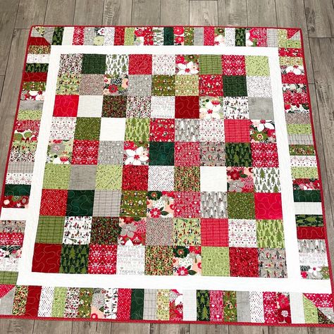 Hustle and Bustle Christmas Quilt/lap Quilt/52x52 - Etsy Vintage Christmas Quilt Patterns, Christmas Jelly Roll Quilt Patterns, Christmas Patchwork Quilt, Scrappy Christmas Quilts, Christmas Quilts Ideas Free Pattern, Christmas Quilts Ideas, Christmas Present Quilt, Christmas Lap Quilt, Beginner Quilts