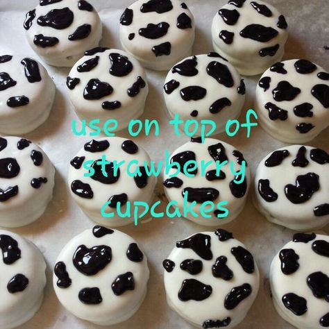 Cow Print Macarons, Cow Chocolate Covered Oreos, Cow Print Oreos, Cow Print Snacks, Cow Print Food Ideas, Cow Oreos, Cow Theme Treats, Cow Macarons, Cow Print Treats