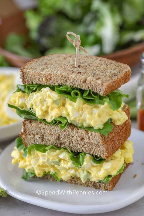 This simple homemade egg salad recipe is great for egg salad sandwiches and as an easy lunch recipe! For a low-carb option, wrap egg salad in fresh, crisp lettuce or a low-carb wrap. With easy ingredients and only 20 minutes, egg salad is ready in no time! #eggsalad #eggsaladsandwich #homemadeeggsalad #spendwithpennies Sandwich Spread Recipes, Classic Tuna Salad, Egg Salad Sandwich Recipe, Best Potato Salad Recipe, Healthy Egg Salad, Best Egg Salad Recipe, Egg Salad Sandwich, Classic Egg Salad, Easy Egg Salad