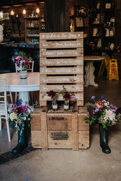 Pallet Wedding Signs, Order Of The Day Wedding, Chalkboard Wall Art, Pallet Wedding, Order Of The Day, Chalkboard Wedding, Chalkboard Wall, Wedding Order, Sunflower Wedding