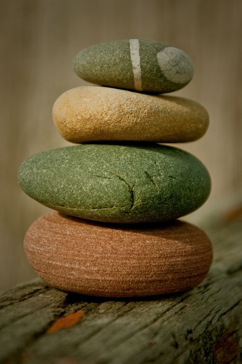 Pebble Stackat at St Bees Beach while waiting for the sun set. Stone Balancing, Stone Cairns, Mori Style, Color Mood, Rock Sculpture, Green Farm, Deco Nature, Rock And Pebbles, Pebble Stone