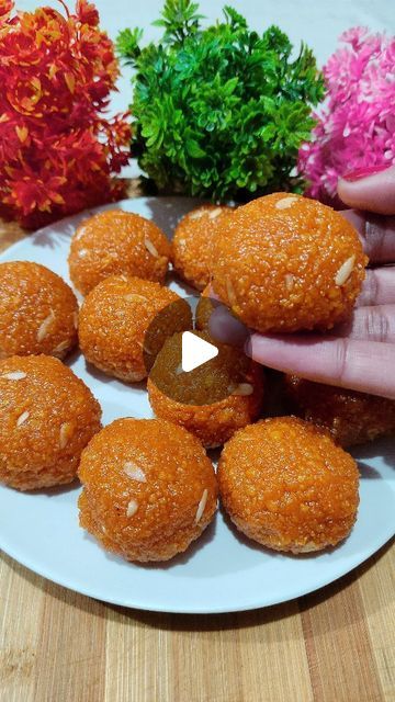 Mathi Recipe, Laddu Recipe Indian Sweets, Easy Indian Sweet Recipes, Laddu Recipe, Orange Food, Festival Food, Orange Food Coloring, Gram Flour, Desi Food