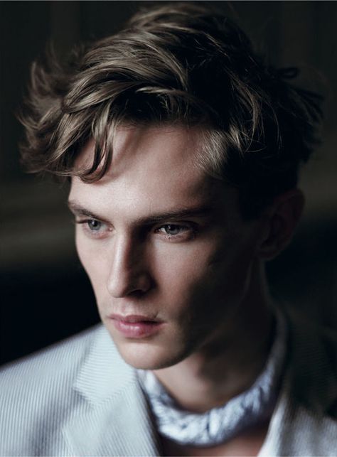 Mathias Lauridsen Mathias Lauridsen, Curled Hairstyles For Medium Hair, The Grisha Trilogy, Mens Fashion Inspiration, Boy Models, Blonde Guys, Oil Portrait, The Secret History, Medium Hair Cuts