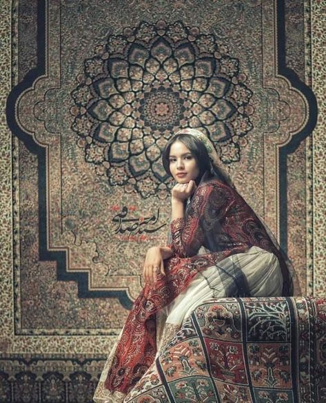 Iranian Women Art, Iranian Fashion Traditional, Traditional Persian Fashion, Ancient Persian Women, Traditional Persian Clothing, Iranian Aesthetic, Traditional Iranian Clothing, Persian Clothes, Iranian Clothing