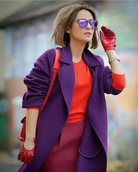 Colour Combinations Fashion, Maroon Purple, Color Blocking Outfits, Purple Coat, Color Combinations For Clothes, Red And Purple, Purple Fashion, Fashion 2020, Colourful Outfits