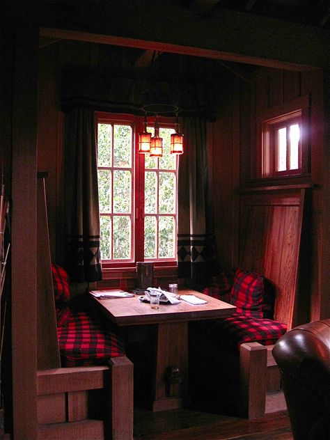 Cozy Cabin Dining Cabin Cafe, Burrow Aesthetic, Craftsman Cabin, Cosy Cabin, Dining Booth, Log Cabin Ideas, Log Cabin Rustic, Cozy Places, Midnight Snack