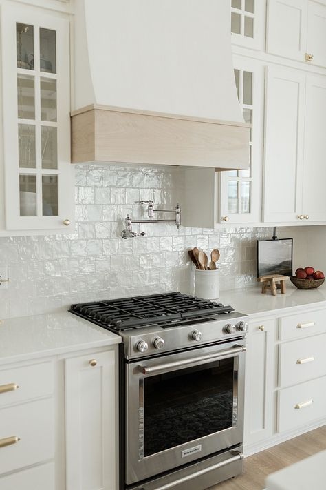 White Kitchen Hood, Kitchen Hood Ideas, Kitchen Hood Design, Kitchen Vent Hood, Hood Ideas, White Oak Kitchen, Kitchen Vent, Lake House Kitchen, Kitchen Range Hood