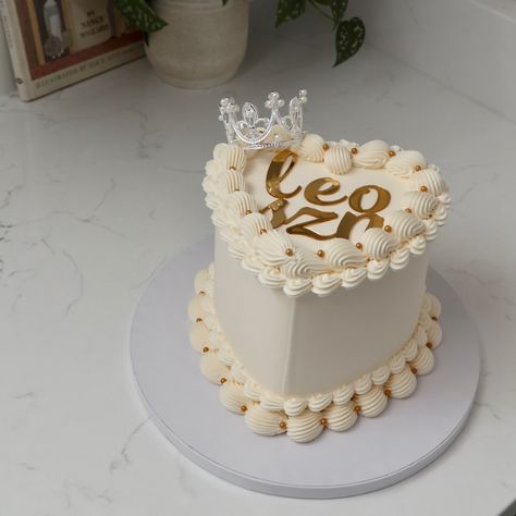 leo szn 👑 - Cake Details - Size: Mini 6” (two layers) Add-ons: Silver crown (not edible) #leo #leoszn #leoseason #heartcake #seattle #seattlecakes #seattlecustom #seattlebaker #cakes #custom Leo Szn, Mini Crown, Leo Season, Heart Cake, Silver Crown, Add Ons, Seattle, Crown, Cake