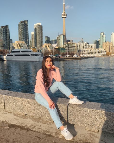 Safety first. The post How Safe is it in Toronto? appeared first on Diary of a Toronto Girl. Canada Girl, Photoshoot Moodboard, Street Photoshoot, Eaton Centre, Toronto Street, Toronto Girls, Toronto Photography, Yonge Street, Dress Better