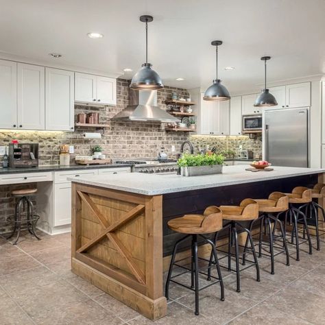 75 Beautiful Farmhouse Kitchen Design Ideas & Pictures | Houzz Barndominium Lighting, Johanna Gaines Kitchen, Farm Houseplans Interior, Farm Houseplans, Johanna Gaines, Farmhouse Kitchen Designs, Farmhouse Kitchen Canisters, Oversized Island, Island Colors