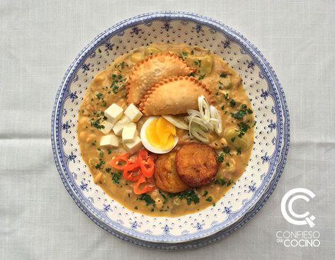 Fanesca es una sopa que se prepara en época de Cuaresma y Semana Santa,.Está hecha con varios tipos de granos, bacalao, refrito, vegetales y maní. Ecuadorian Recipes, Ecuador Food, Ecuadorian Food, Spanish Recipes, Spanish Food, What You Eat, Drink Recipes, Chana Masala, Delicious Food