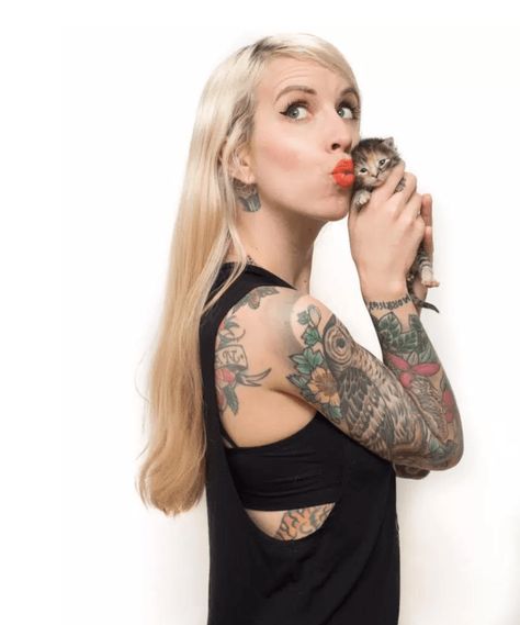 Why Fostering Is So Important and Who to Follow for Inspiration! | One Green Planet  Hannah Shaw, also known as The Kitten Lady, is aiming to break down the negative stereotypes while raising awareness for the plight faced by orphaned kittens. Fostering Kittens, Kitten Lady, Tattoo Pretty, Cat Goddess, Cat Crying, Vet Assistant, Cat Seat, Newborn Kittens, Cat Playground