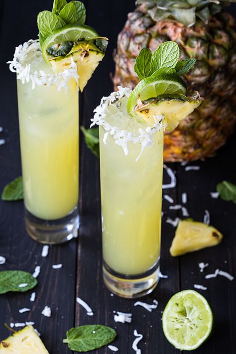 Makanan Diet, Sweet Tart, Pineapple Coconut, Cocktail Drinks Recipes, Alcohol Drink Recipes, Julia Child, Drinks Alcohol Recipes, Alcohol Recipes, Summer Cocktails