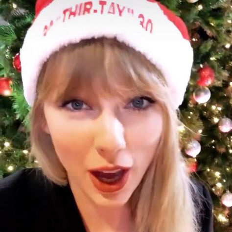 Taylor Swift Christmas, Estilo Taylor Swift, All About Taylor Swift, Taylor Swift Funny, Taylor Swift Videos, Red Taylor, Live Taylor, Taylor Swift 13, Christmas Tree Farm