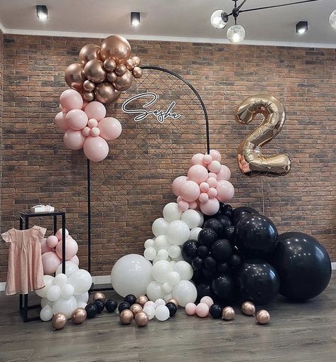 Monochrome Balloon Garland, Baby Shower Color Themes, Black And White Balloons, Bridal Shower Balloons, Balloon Garland Diy, Birthday Party Theme Decorations, Rose Gold Party, Birthday Balloon Decorations, Black Balloons