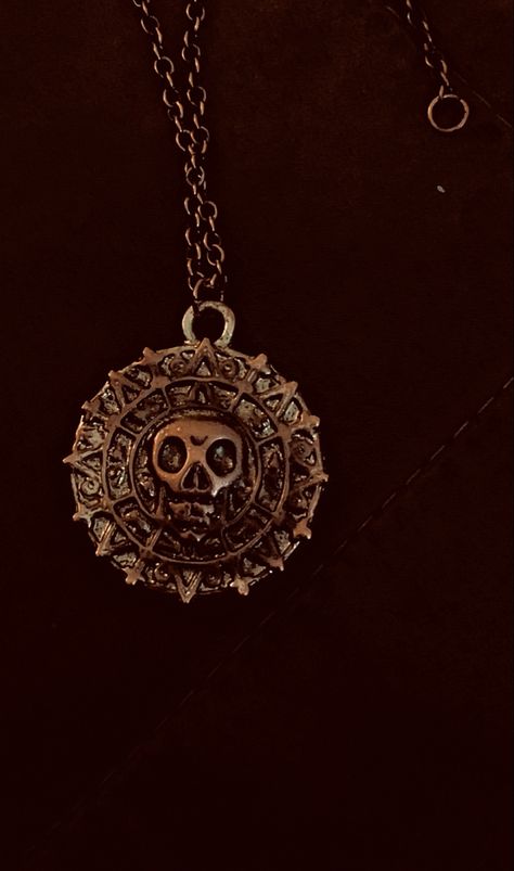 Pirates Of The Caribbean Medallion, Potc Aesthetic, Pirates Of The Caribbean Wallpaper, Pirate Medallion, Pirates Of The Caribbean Aesthetic, Pirates Wallpaper, Pirate Man, Scrapbooking Pictures, Fictional Boyfriend