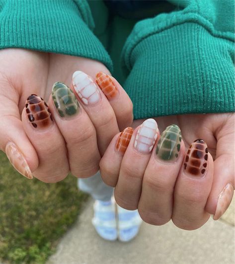 Autumn Nails Brown, Fall Nail Art Autumn, Nail Art Autumn, Croc Nails, Brown Fall Nails, Fur Nails, Nail Art Fall, Fall Almond Nails, Autumn Nail Art