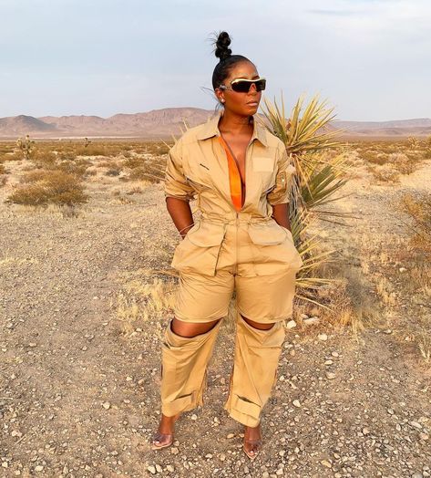 https://www.instagram.com/p/CHOmrvHB4-o/?igshid=c7770f7hjwax Safari Outfit Women, Desired Wardrobe, Printed Skirt Outfit, Safari Outfit, Safari Outfits, 2piece Outfits, Urban Chic Fashion, Streetwear Fashion Women, Outfit Women